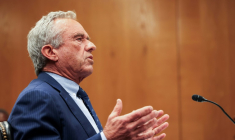 Le ministre américain de la Santé Robert Kennedy Jr., lors d'une audition devant un comité du Sénat à Washington DC, le 20 mai 2025 ( AFP / Alex WROBLEWSKI )