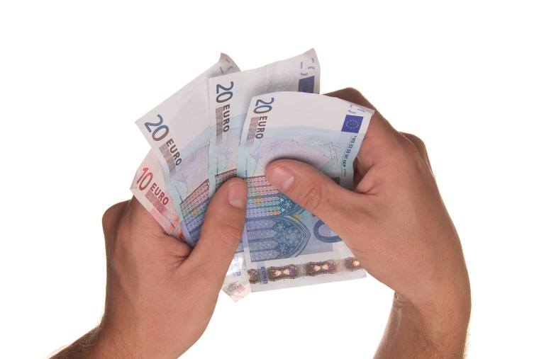 Les étrennes ont généralement lieu entre fin décembre et début janvier. (Pixabay / niekverlaan)
