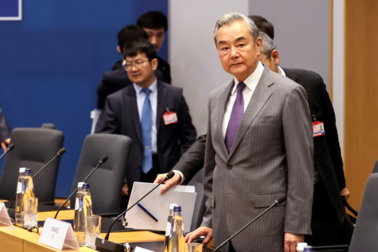 Le ministre chinois des Affaires étrangères Wang Yi à Bruxelles le 2 juillet 2025 ( AFP / François WALSCHAERTS )