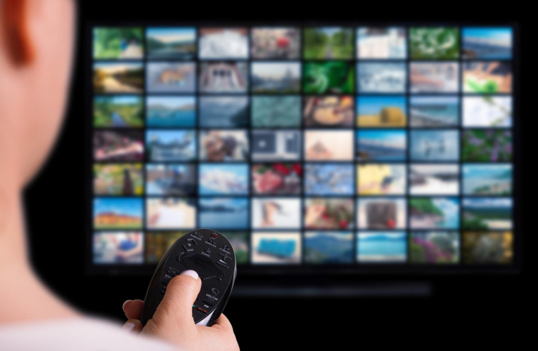 Ne loupez plus les bonnes affaires pour trouver une télé pas chère. ( crédit photo : Getty Images/iStockphoto )