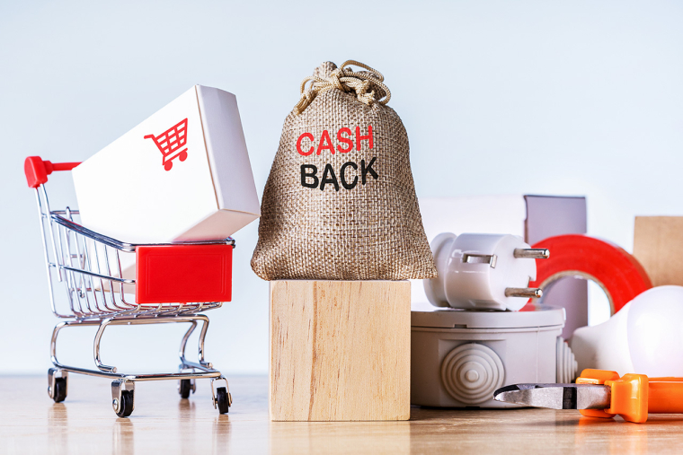 (Crédits photo : Adobe Stock - Cashback et shopping)