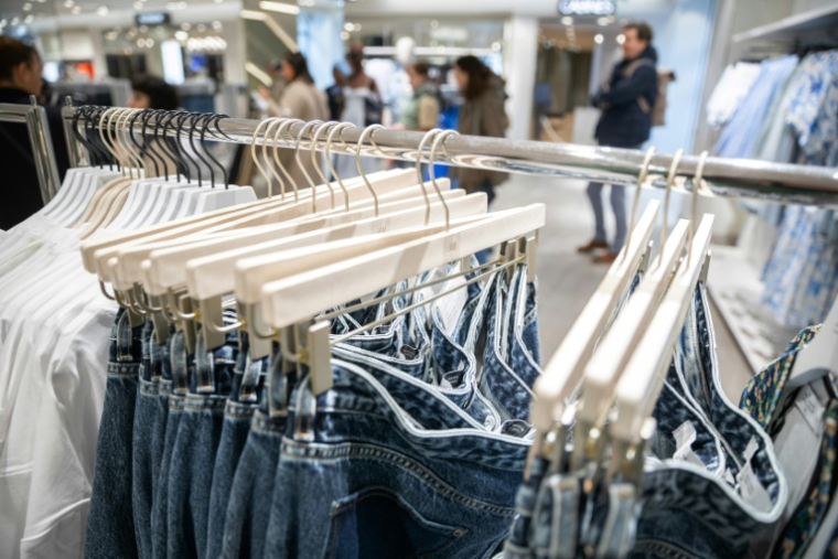L'industrie textile est l'une des plus polluantes au monde, générant près de 10% des émissions de gaz à effet de serre (GES) mondiales ( AFP / Antonin UTZ )
