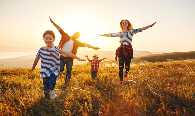 Les enfants, héritiers prioritaires en cas de succession. crédit photo : Evgeny Atamanenko/Shutterstock / Evgeny Atamanenko