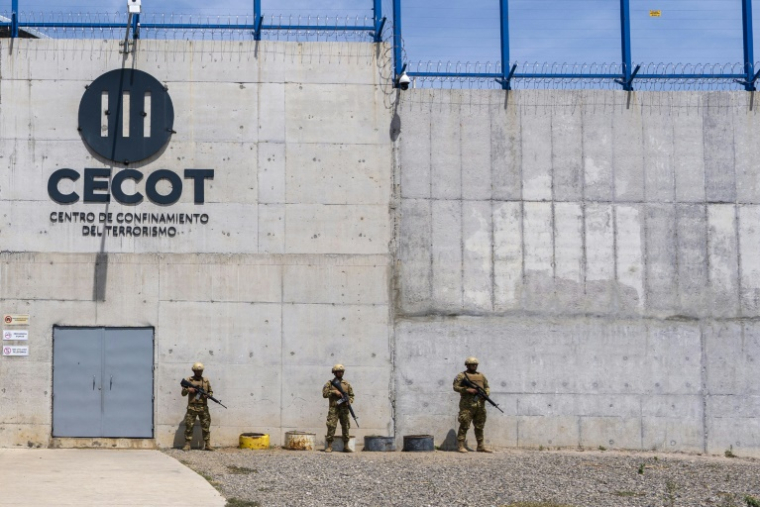 Une vue du Centre de confinement du terrorisme (CECOT), une prison de haute sécurité au Salvador, le 26 mars 2025 ( POOL / Alex Brandon )