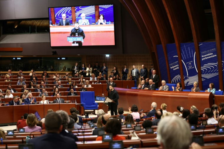 Le président ukrainien Volodymyr Zelensky s'adresse aux membres du Conseil de l'Europe à Strasbourg, le 25 juin 2025dans l'est de la France ( AFP / FREDERICK FLORIN )