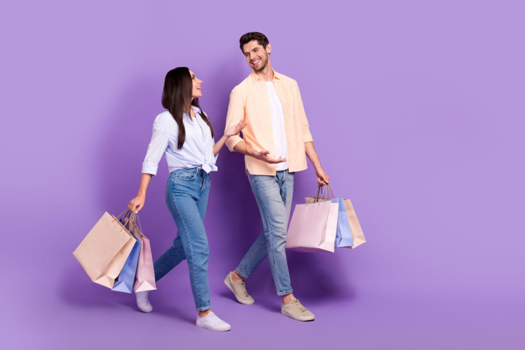 Les ventes privées proposent des remises intéressantes, mais les soldes offrent des rabais de plus en plus importants au fil des démarques. ( crédit photo : Shutterstock )