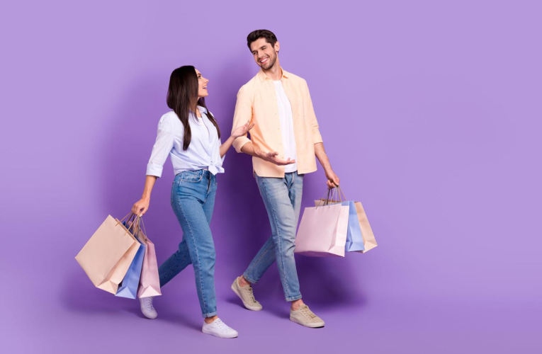 Les ventes privées proposent des remises intéressantes, mais les soldes offrent des rabais de plus en plus importants au fil des démarques. ( crédit photo : Shutterstock )