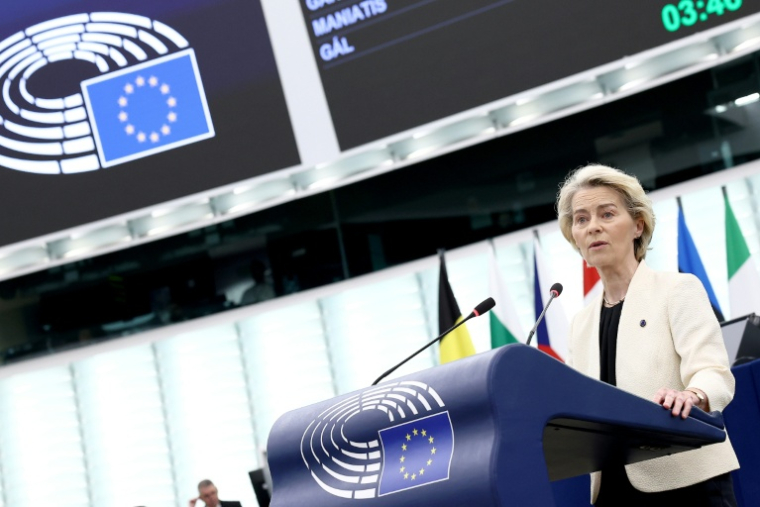 La présidente de la Commission européenne Ursula von der Leyen s'exprime devant le Parlement européen à Strasbourg le 7 mai 2025  ( AFP / FREDERICK FLORIN )