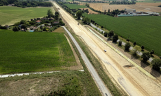 Vue aérienne du chantier de l'autoroute A69 près de Verfeil, dans le Tarn-et-Garonne, le 24 juin 2025 ( AFP / Lionel BONAVENTURE )