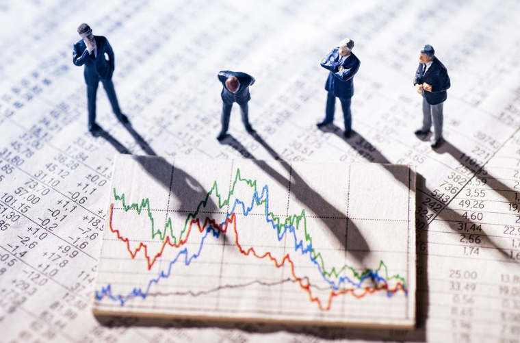 Bourse figurines et graphiques (Crédits: Adobe Stock)
