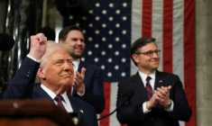 Le président de la Chambre des représentants Mike Johnson, le vice-président JD Vance et le président américain Donald Trump au Congrès à Washington, le 4 mars 2025 ( POOL / Win McNamee )