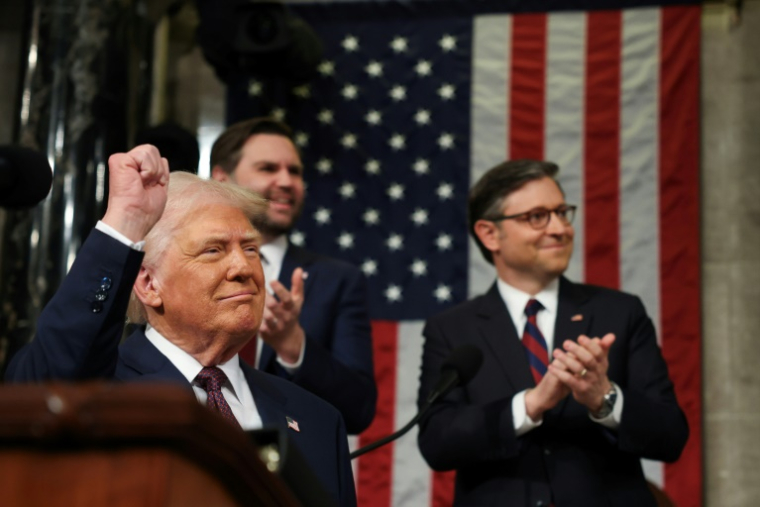 Le président de la Chambre des représentants Mike Johnson, le vice-président JD Vance et le président américain Donald Trump au Congrès à Washington, le 4 mars 2025 ( POOL / Win McNamee )