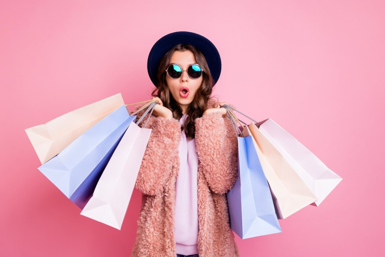 Le Black Friday 2024 marque le coup d'envoi des achats de Noël (Crédits: Adobe Stock)