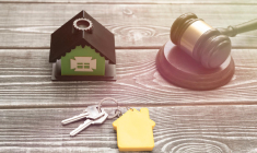 Moins d'un an après l'achat de leur maison, un couple découvre un grave dégât des eaux et poursuit les vendeurs en justice (Crédit photo : Shutterstock)