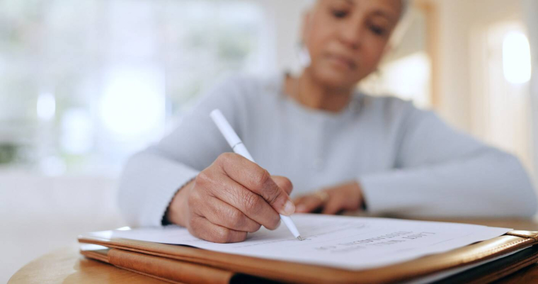 La rédaction de la clause bénéficiaire de votre assurance-vie ne doit pas être négligée ! / iStock.com - Jacob Wackerhausen