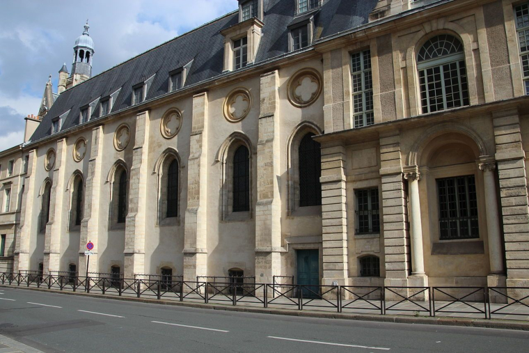 La présence d'un bon établissement scolaire a proximité d'un logement peut faire varier les prix jusqu'à 25% (Crédits photo : Wikimedia Commons - Lionel Allorge )