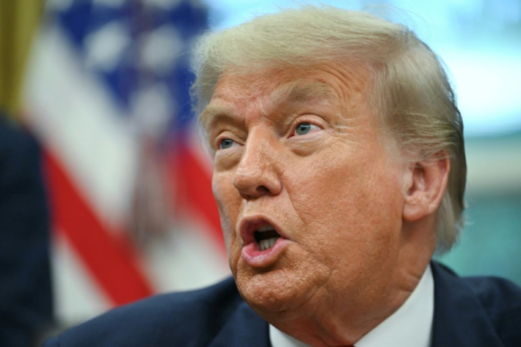 Le président américain Donald Trump dans le Bureau ovale de la Maison Blanche, à Washington, le 27 juin 2025 ( AFP / ANDREW CABALLERO-REYNOLDS )