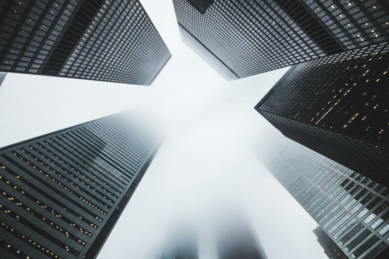 Quoique généralement peu importante, l'exposition des banques à ces actifs peut présenter un risque de stabilité, notamment aux Etats-Unis, notamment via les banques régionales. (Crédits photo : Unsplash - Matthew Henry )