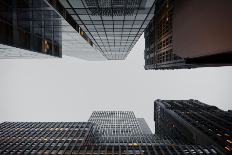 L'économie américaine l'a bien compris, qui a titrisé, en 2024, six à huit fois plus de risque que l'Union européenne (2.200 milliards de dollars contre 245 milliards d'euros). (Crédits: Unsplash - Nicolas Jehly)