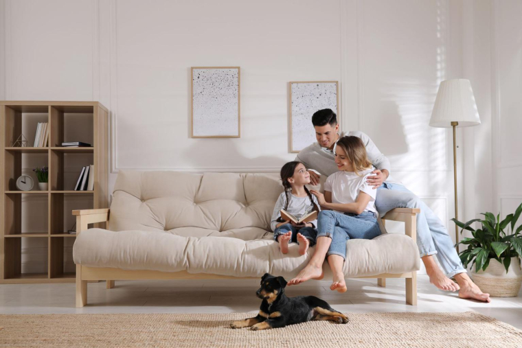 En effectuant une opération de rachat immobilier par votre SCI, votre bien immobilier est retiré de votre patrimoine imposable. Cette réduction peut potentiellement vous amener sous le seuil d’assujettissement à l’impôt sur la fortune immobilière (IFI). ( crédit photo : Shutterstock )