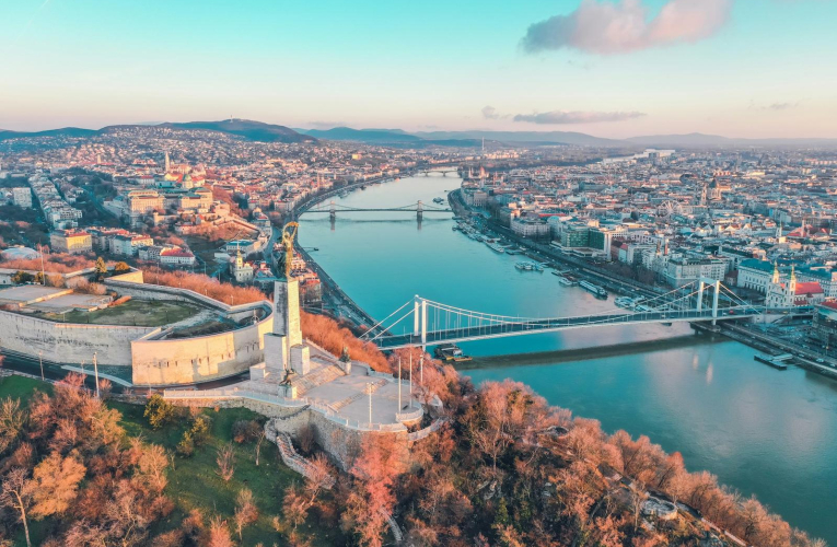 (Crédits: Unsplash - Bence Balla-Schottner)