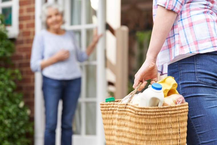 En tant qu’employeur d’un salarié à domicile, vous êtes soumis à des obligations légales en termes de salaire. crédit photo : SpeedKingz/Shutterstock / SpeedKingz