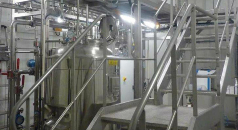 Global Bioenergies développe une technologie pour transformer le sucre en isobutène. Ici, un fermenteur industriel. (© Global Bioeneregies)