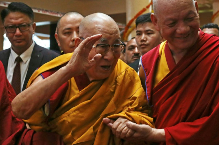 Le Dalaï Lama, chef spirituel de la communauté tibétaine, avant de conduire une prière aux côtés de milliers de fidèles à McLeod Ganj, dans le nord de l'Inde, le 5 juillet 2025 ( AFP / NIHARIKA KULKARNI )