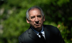 Le Premier ministre François Bayrou le 27 juin 2025, à Briançon, dans les Hautes-Alpes ( AFP / JEFF PACHOUD )