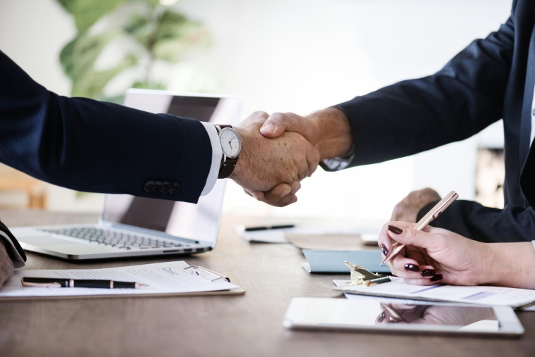 À cause de la pénibilité ou du bas niveau de salaire, certains emplois sont durs à pourvoir pour les entreprises. (Photo d'illustration) (rawpixel / Pixabay)