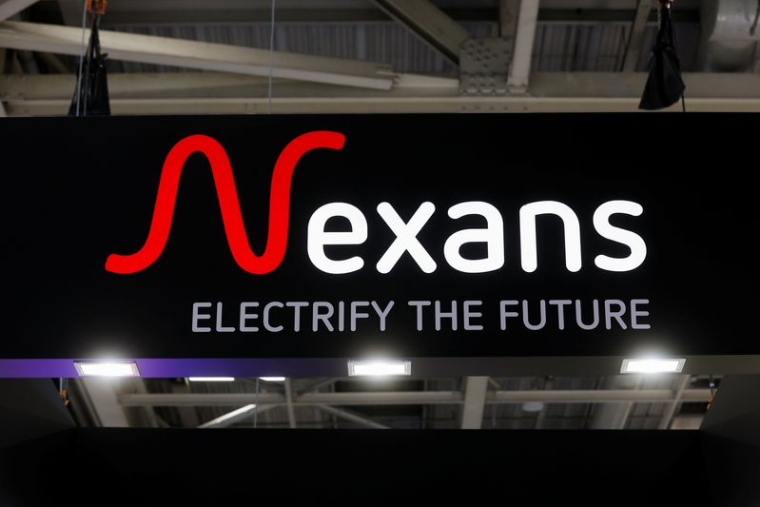 Un logo de Nexans au parc des expositions de la Porte de Versailles à Paris