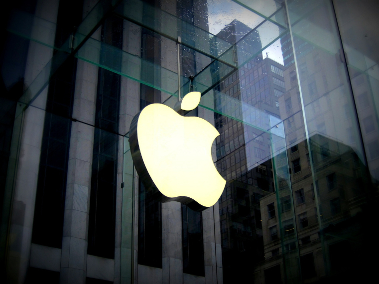 Apple pourrait lancer son premier iPhone pliable fin 2026. (illustration) (matcuz / Pixabay)