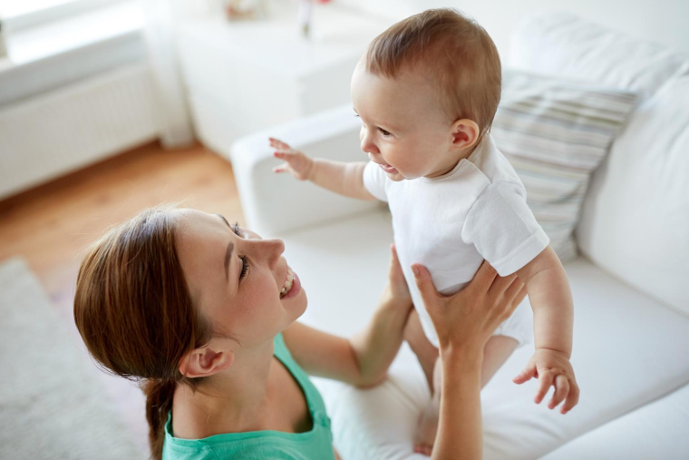 Une aide est versée aux familles ayant à charge un enfant de moins de trois ans. ( crédit photo : Syda Productions/Shutterstock / Syda Productions )