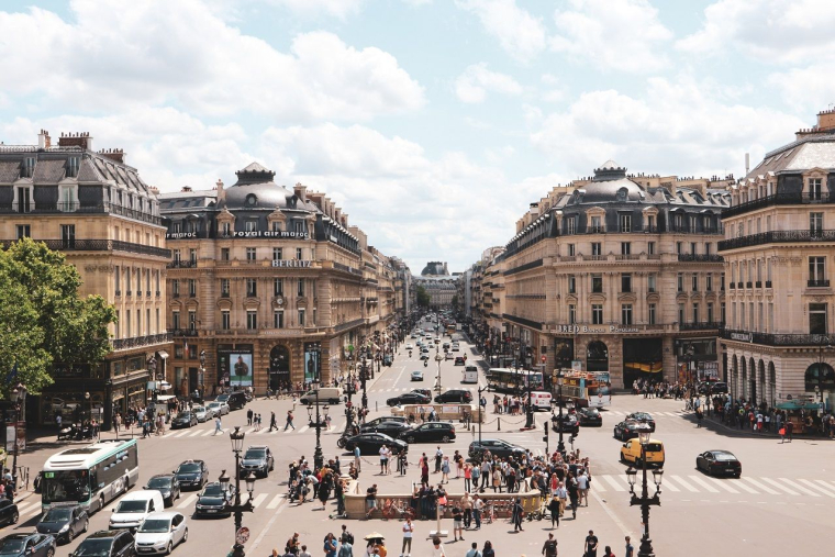 À Paris, où les prix ont quasiment stagné au T2 2021 (0,2 % g.t.), une légère correction apparait très probable en raison des prix très élevés et de l'attractivité des zones moins densément peuplées. (Crédits photo : Unsplash - PICQ Cheyenne )