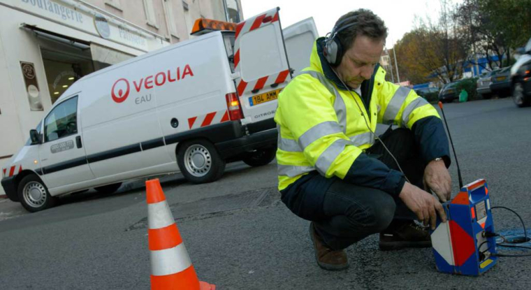 Un agent des eaux Veolia. (© Veolia)