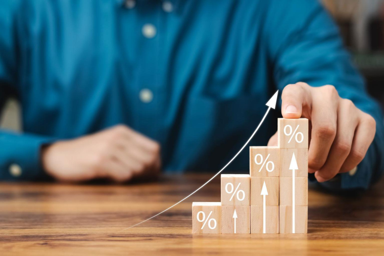 Le compte à terme (CAT) est un produit d‘épargne accessible à tous, sans risque et au taux de rémunération connu à l’avance. Vaut-il encore le coup en 2024? ( crédit photo : Shutterstock )