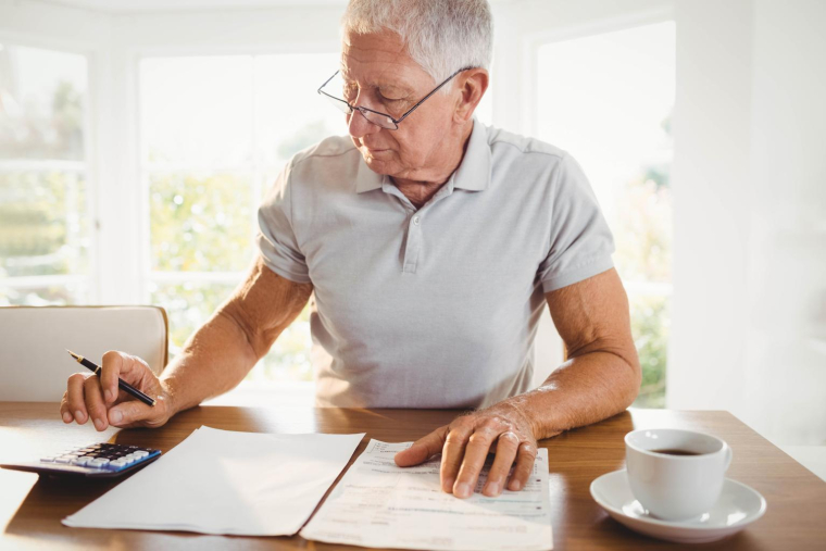 La taxe foncière est calculée en fonction de l’inflation, de la valeur locative cadastrale de votre logement et d’un taux voté par les communes ( crédit photo : wavebreakmedia/Shutterstock / wavebreakmedia )