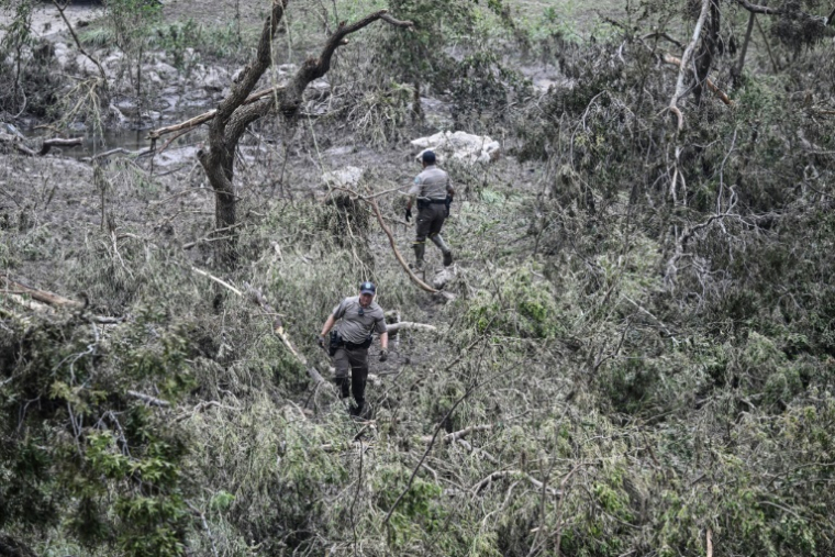 Des secouristes participent aux recherches à Kerrville, au Texas, le 6 juillet 2025 ( AFP / RONALDO SCHEMIDT )