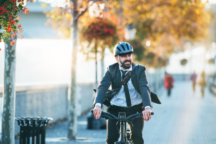 Plus rapide que le vélo à assistance électrique, le speed bike est souvent onéreux à l’achat. ( crédit photo : Shutterstock )