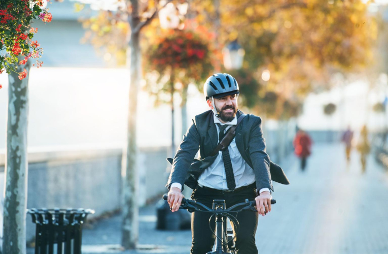 Plus rapide que le vélo à assistance électrique, le speed bike est souvent onéreux à l’achat. ( crédit photo : Shutterstock )