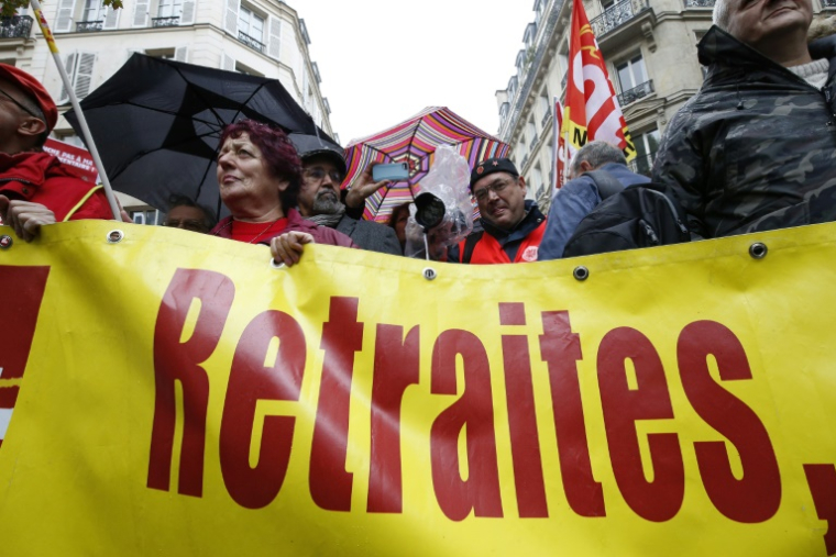 Des syndicalistes de la CGT manifestent le 16 octobre 2015 à Paris ( AFP / PATRICK KOVARIK )
