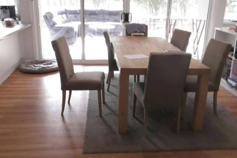 Photo non datée publiée par la Cour suprême de Victoria, le 7 juillet 2025, de la salle à manger et de la cuisine à l'intérieur de la maison de l'Australienne Erin Patterson à Leongatha ( Cour suprême de Victoria / Handout )