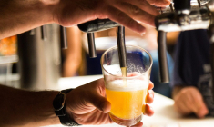 Seules des bières sans alcool sont vendues à la buvette des JO car la loi interdit la vente d'alcool dans les stades lors d'événements sportifs (sauf dans les zones VIP). (spooky_kid / Pixabay)