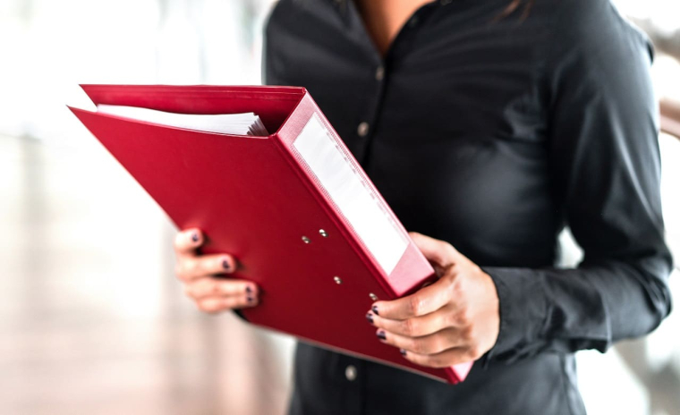 (Des assurances du quotidien et une assistance juridique peuvent soulager l'entrepreneur individuel en cas d'imprévu ou de litige avec des tiers - Crédit photo : Adobe Stock)