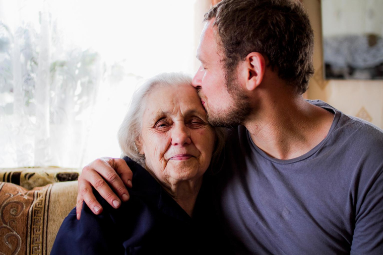 L’ASPA est destinée à augmenter les ressources des personnes âgées d’au moins 65 ans. ( crédit photo : Yuliya L/Shutterstock / Yuliya L )