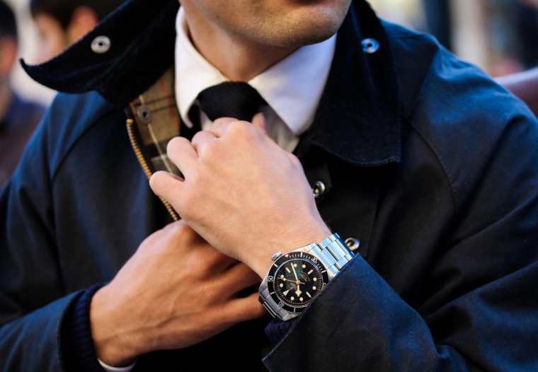 Des contrats spécifiques existent pour couvrir certains accessoires de mode ou bijoux. crédit photo : Shutterstock