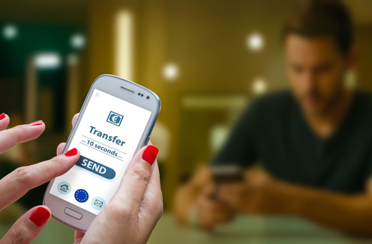 (Vous allez enfin apprécier les virements instantanés gratuits en Europe dès le 9 janvier 2025 - Crédit photo : Adobe Stock)