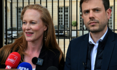 La députée Renaissance Violette Spiellebout et le député de la France Insoumise (LFI) Paul Vannier à Châlons-en-Champagne dans la Marne, le 22 avril 2025 ( AFP / FRANCOIS NASCIMBENI )