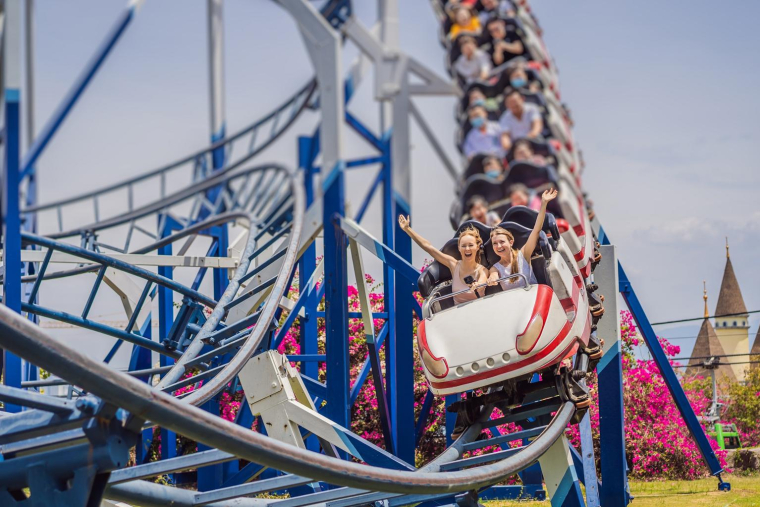 Découvrez 15 parcs d’attraction partout en France pour vous amuser en famille ou entre amis cet été crédit photo : Shutterstock