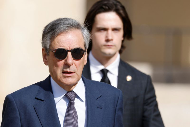L'ancien Premier ministre français François Fillon assiste à une cérémonie à l'Hôtel des Invalides à Paris